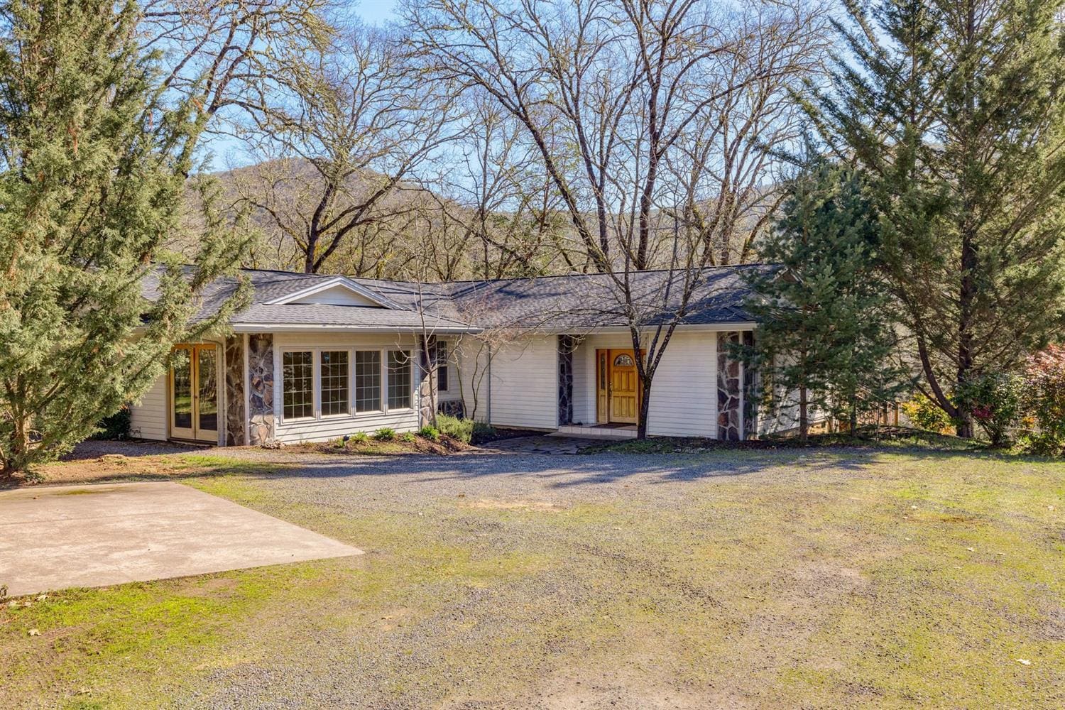 https://oregondreamsrealestate.com/wp-content/uploads/2020/08/20200329074624063365000000-o.jpg