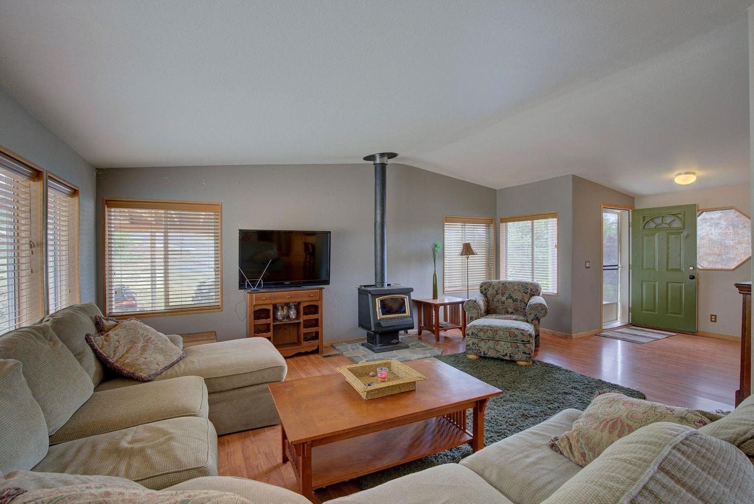 https://oregondreamsrealestate.com/wp-content/uploads/2020/08/20200609224742693866000000-o.jpg