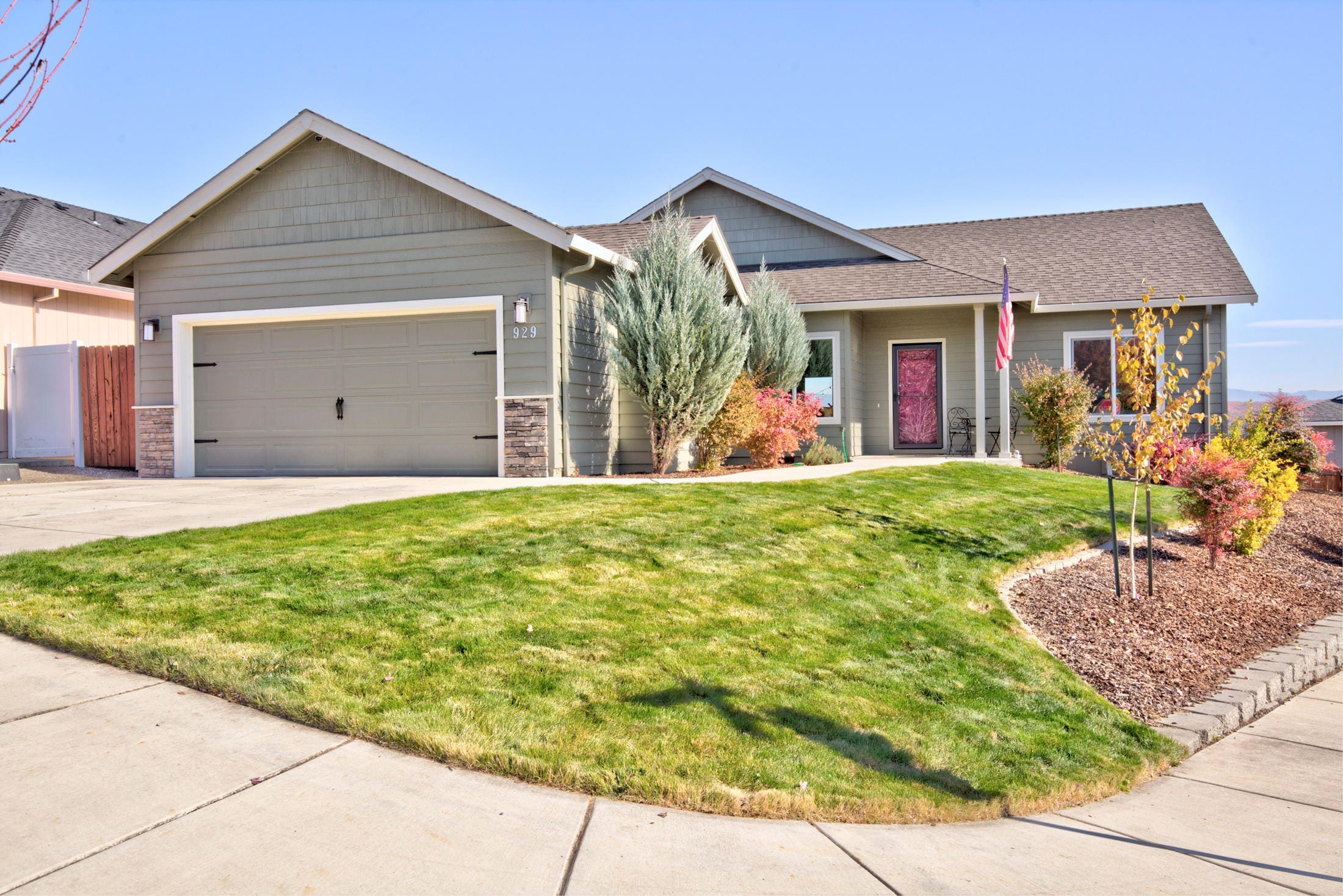 https://oregondreamsrealestate.com/wp-content/uploads/2020/11/firstpicture.jpg