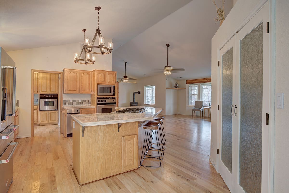 https://oregondreamsrealestate.com/wp-content/uploads/2021/01/hartman006.jpg