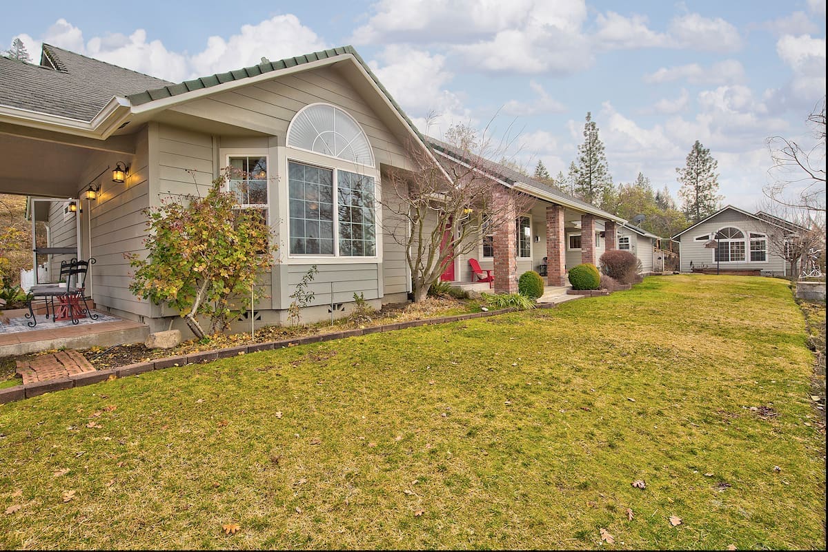https://oregondreamsrealestate.com/wp-content/uploads/2021/01/hartman048.jpg