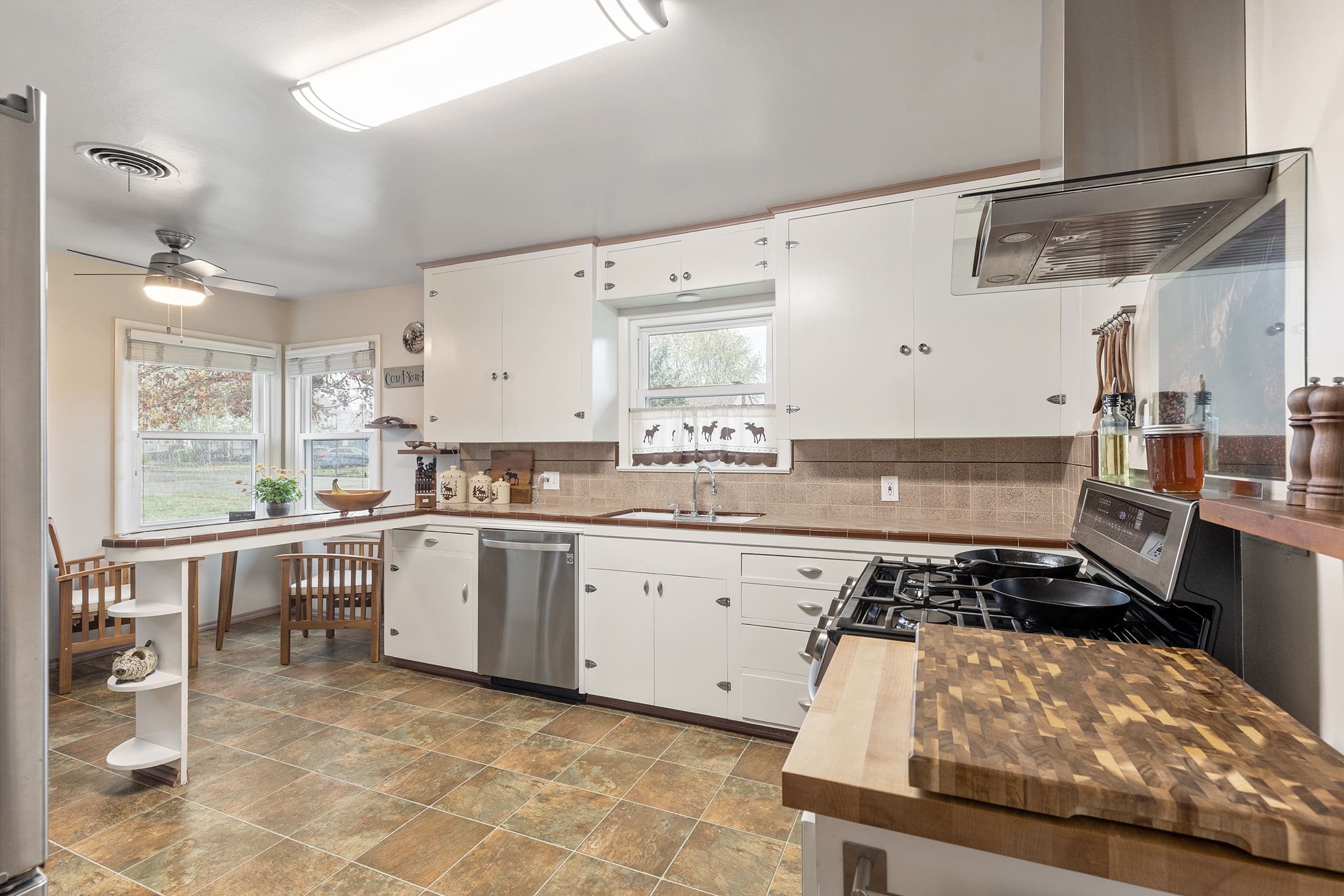 https://oregondreamsrealestate.com/wp-content/uploads/2022/04/0R1A7246.jpg