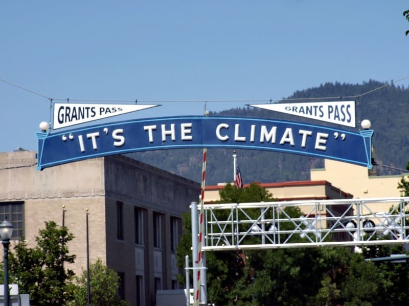 https://oregondreamsrealestate.com/wp-content/uploads/2020/07/Its_the_Climate_sign_in_Grants_Pass_Oregon.jpg